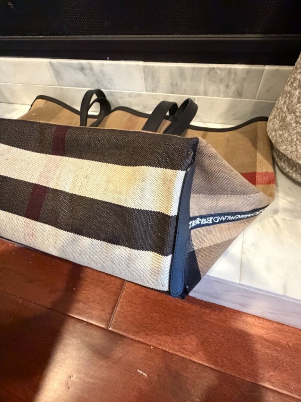 Burberry Reversible Canvas Tote – London Print - Picture 3 of 14